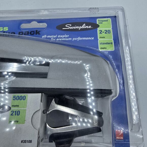 Swingline Desktop Stapler With 1250 Staples & Staple Remover - Picture 1 of 6